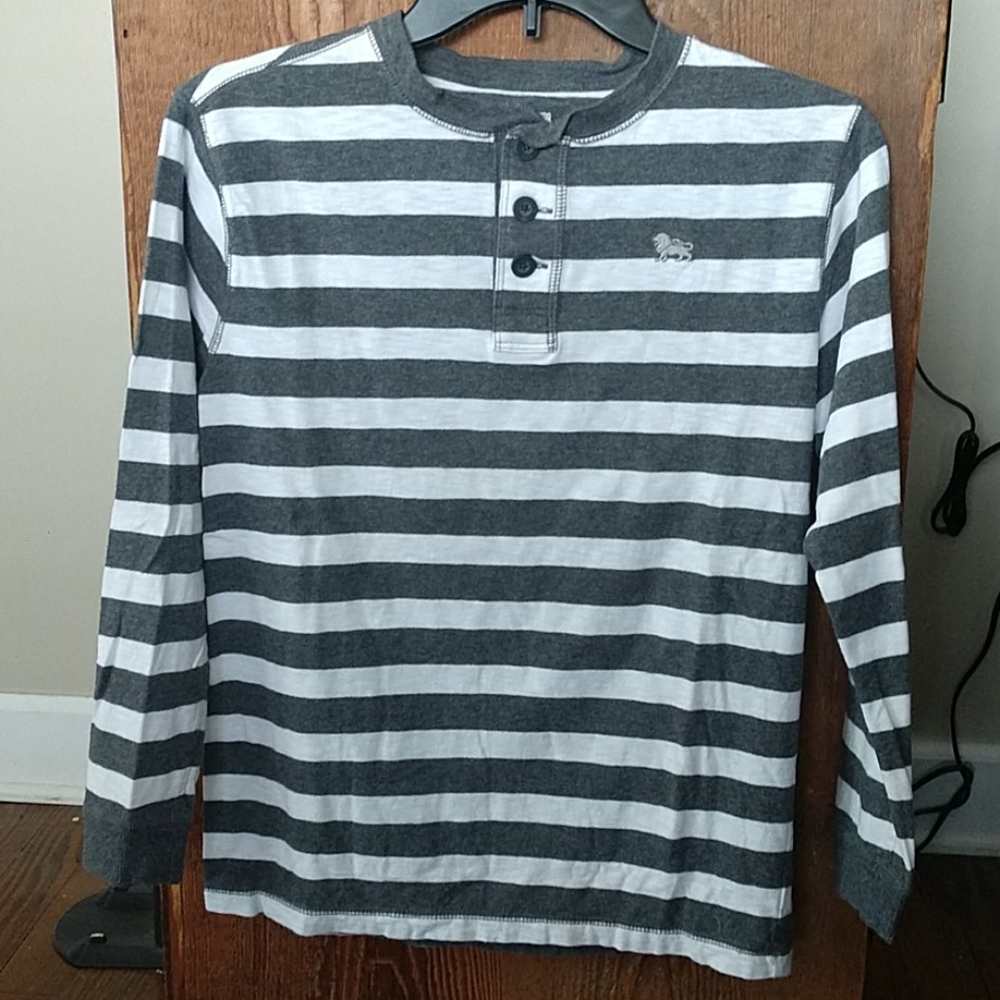 Boys Old Navy long sleeve Henley. 10/12